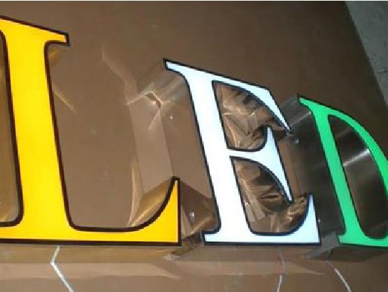 中方介绍LED招牌的基础知识。